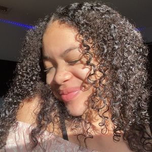 Meet your Posher, Ava